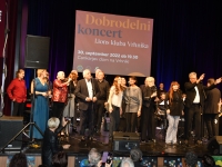 V polni dvorani Cankarjevega doma na Vrhniki so glasbeniki pričarali izjemno vzdušje