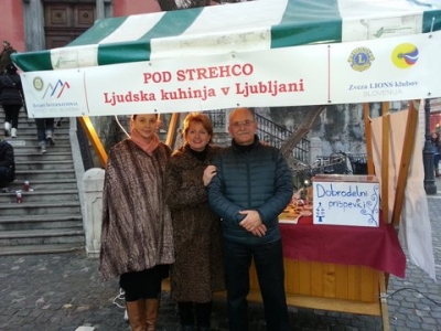 Božično novoletna stojnica v Ljubljani